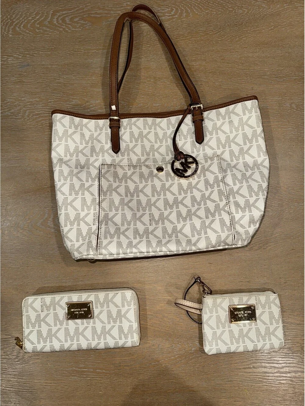 Michael Kors Signature Jet Set Tote in Vanilla w/ Matching Zipper Wallet Pouch